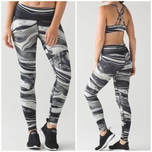 RARE Lululemon Black and White Wunder Under